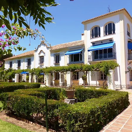 New Listing - Luxury 2 Bedroom Apartment, Immaculate Condition, In Elviria Near