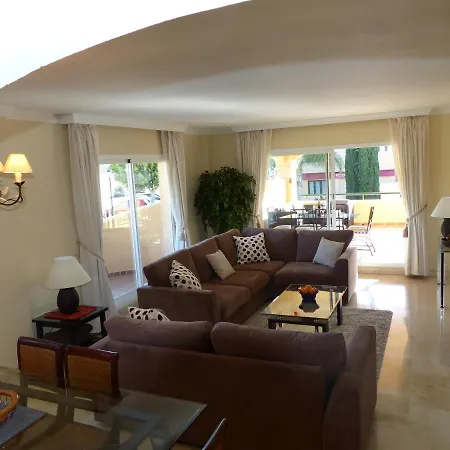 Appartement New Listing - Luxury 2 Bedroom Apartment, Immaculate Condition, In Elviria Near