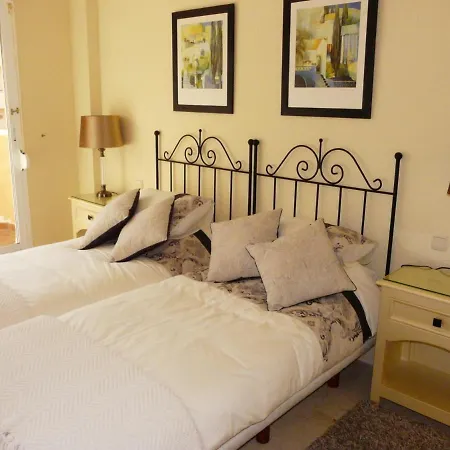 Appartement New Listing - Luxury 2 Bedroom Apartment, Immaculate Condition, In Elviria Near